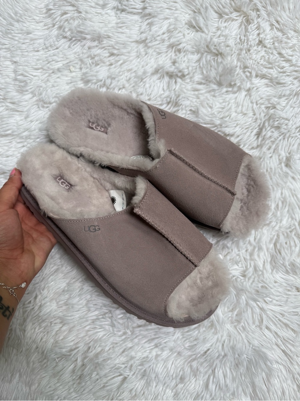NWOT UGG Women's Cozy Slide Shearling Slippers
